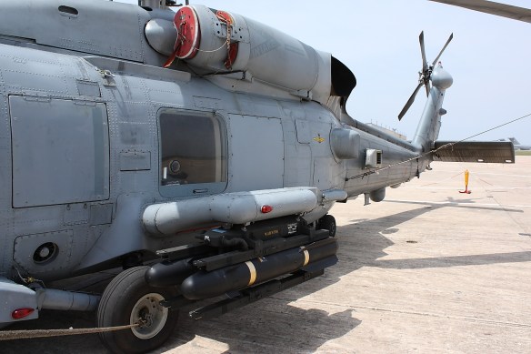 SH-60 armado con dos AGM-114. Foto: Fco Javier Chao