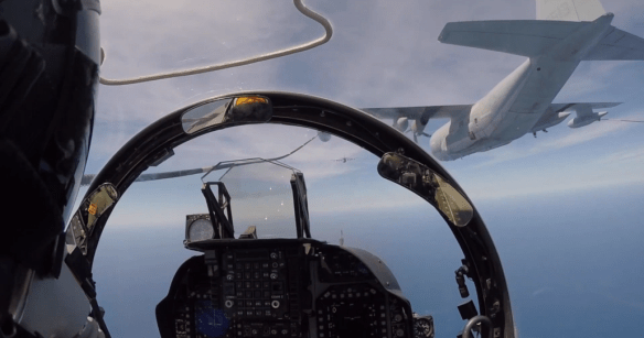 Repostaje de un Harrier con un Hercules